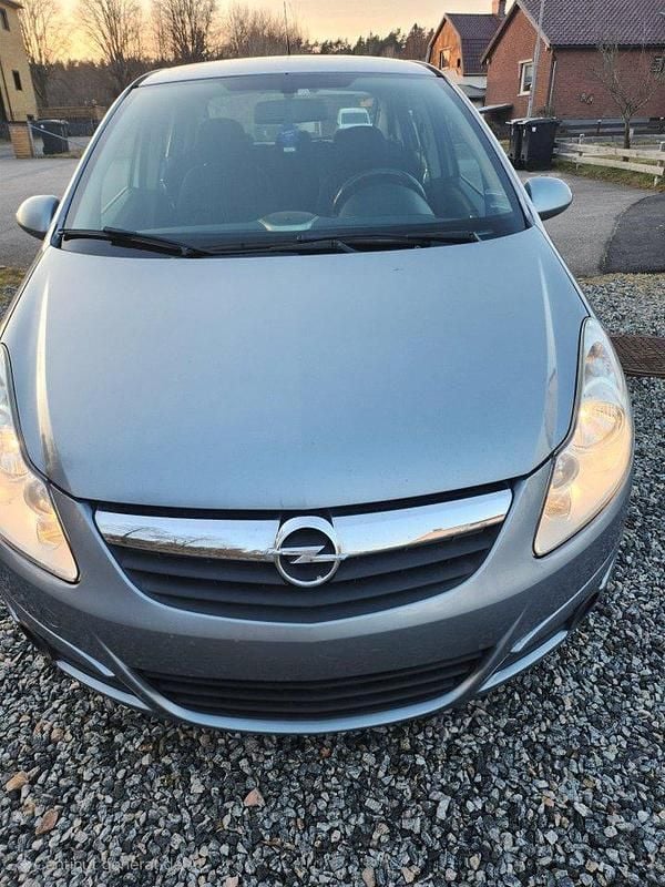 Grå Begagnad 2007 Opel Corsa Halvkombi | 18 500 kr (Marknadspris) - Bild 1/4
