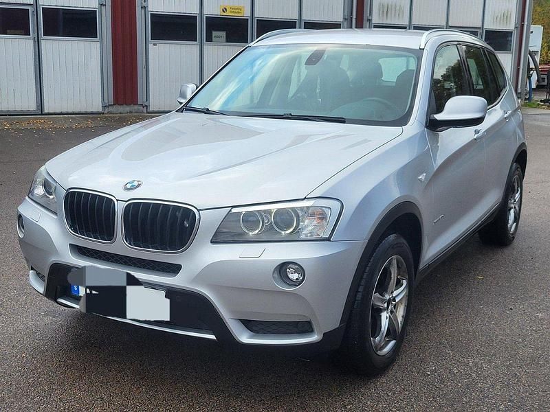 Grå Begagnad 2011 BMW X3 SUV | 146 000 kr (Marknadspris) - Bild 1/4