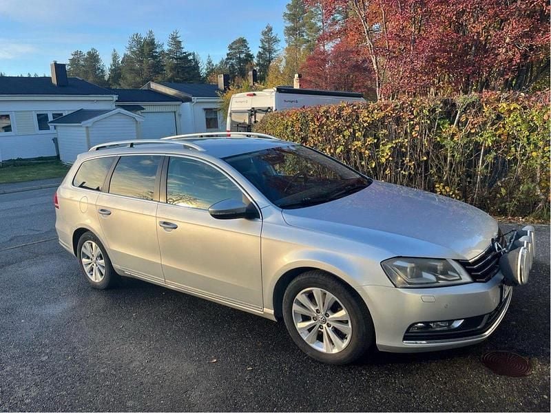 Silver Begagnad 2013 VW Passat GT Kombi | 73 000 kr (Bra pris) - Bild 1/4