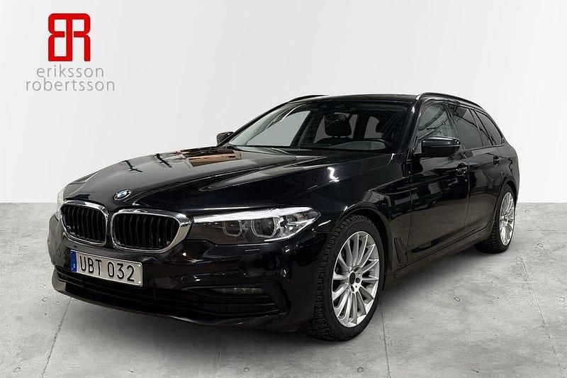 Svart Begagnad 2019 BMW 520 Sport Line Kombi | 249 900 kr (Marknadspris) - Bild 1/4