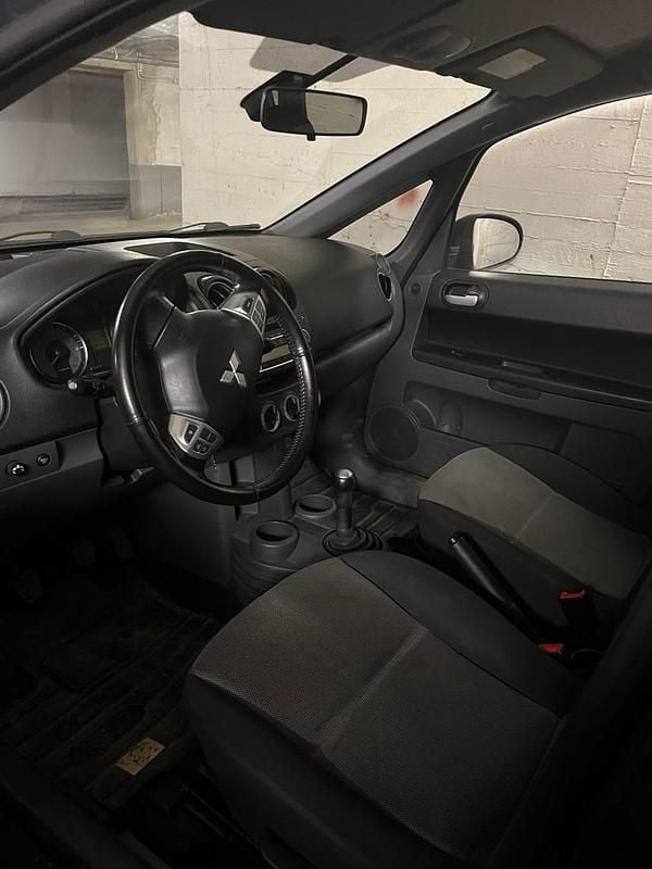 Begagnad Mitsubishi Colt 95 HK (69 kW) 2011 Halvkombi