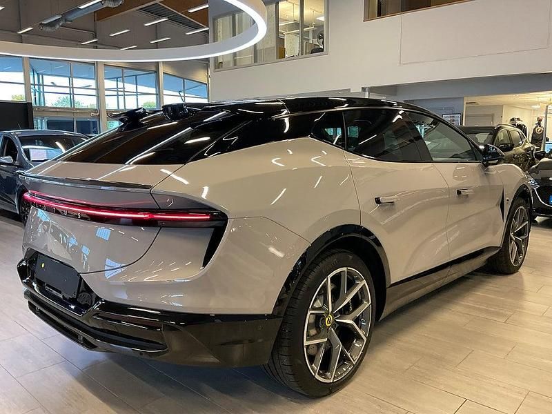 Begagnad Lotus Eletre 675 kW (918 HK) 2023 Grå SUV