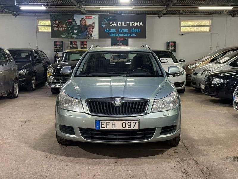 Ljusgrön Begagnad 2009 Skoda Octavia Ambiente Kombi | 27 900 kr (Dyr) - Bild 1/4