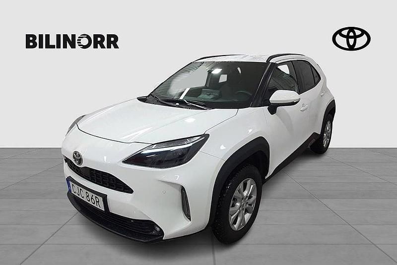Vit Begagnad 2024 Toyota Yaris Cross Active SUV | 329 900 kr (Lite dyr) - Bild 1/4