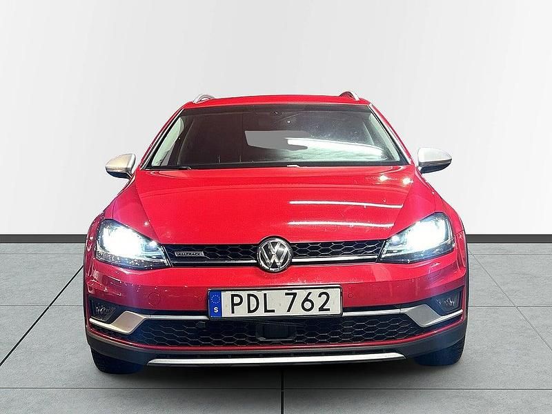 Begagnad VW Golf Alltrack 180 HK (132 kW) 2016 Röd Kombi