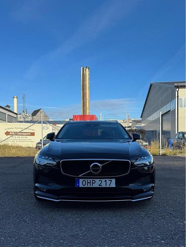 Svart Begagnad 2017 Volvo V90 Momentum Kombi | 219 900 kr (Marknadspris) - Bild 1/4