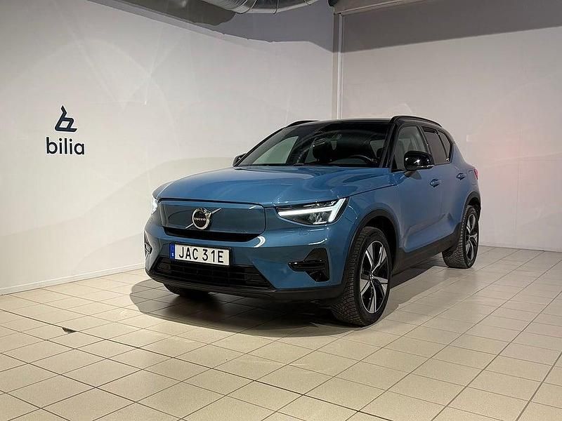 Blå Begagnad 2022 Volvo XC40 Core SUV | 349 900 kr (Superpris) - Bild 1/4
