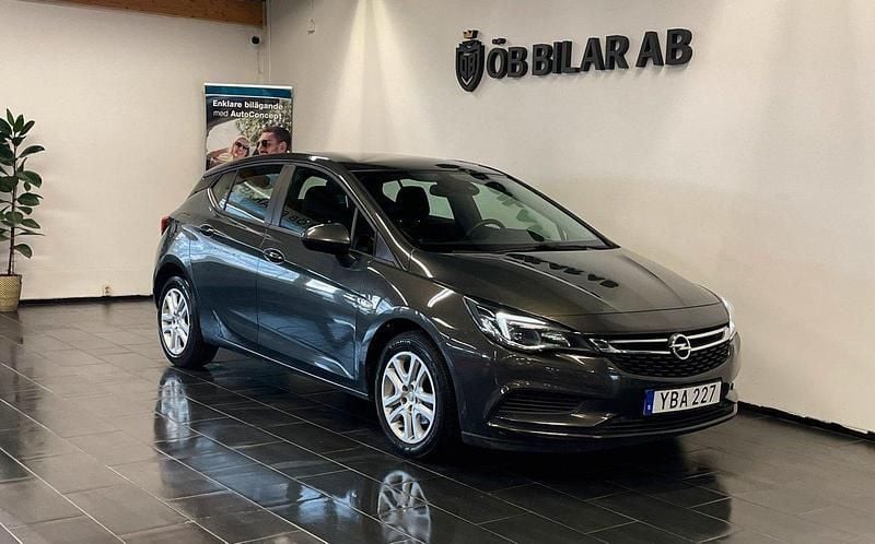 Grå Begagnad 2016 Opel Astra Enjoy Halvkombi | 99 900 kr (Marknadspris) - Bild 1/4