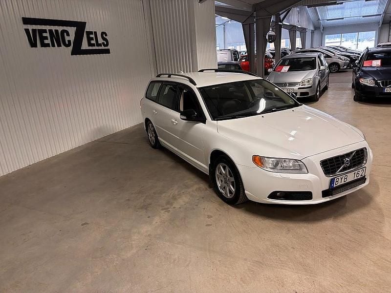 Begagnad Volvo V70 Momentum 200 HK (147 kW) 2009 Vit Kombi