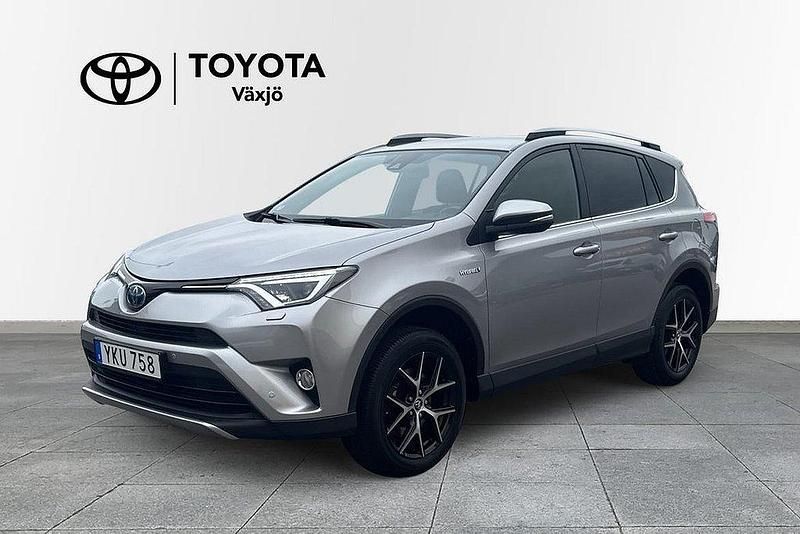 Silver Begagnad 2017 Toyota RAV4 Hybrid Active SUV | 249 000 kr (Marknadspris) - Bild 1/3