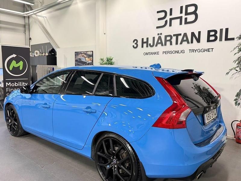 Begagnad Volvo V60 R-Design 351 HK (258 kW) 2015 Blå Kombi
