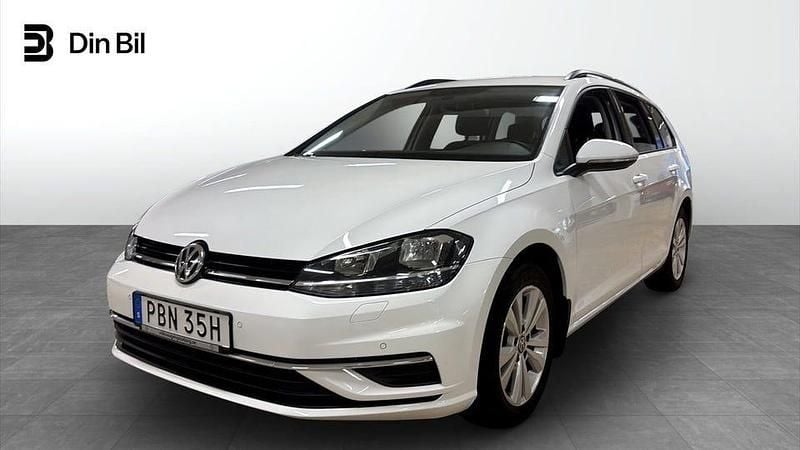 Pure white Begagnad 2020 VW Golf VII Kombi | 199 900 kr (Marknadspris) - Bild 1/4
