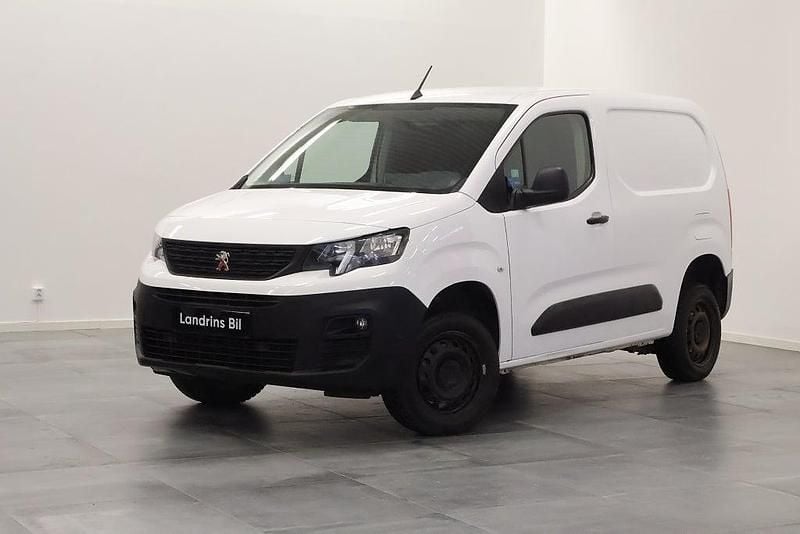 Vit Begagnad 2021 Peugeot Partner Minibuss | 149 900 kr (Superpris) - Bild 1/4