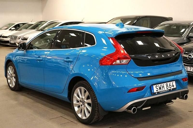 Begagnad Volvo V40 R-Design 150 HK (110 kW) 2015 Blå Halvkombi
