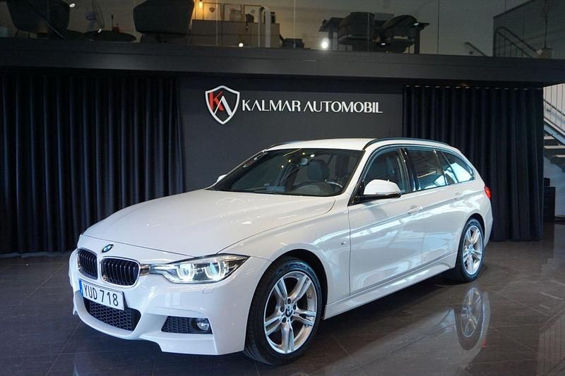 Vit Begagnad 2018 BMW 320 M Sport Kombi | 229 900 kr (Marknadspris) - Bild 1/4