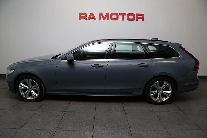 Begagnad Volvo V90 Core 197 HK (144 kW) 2022 Grå (thunder grey) Kombi