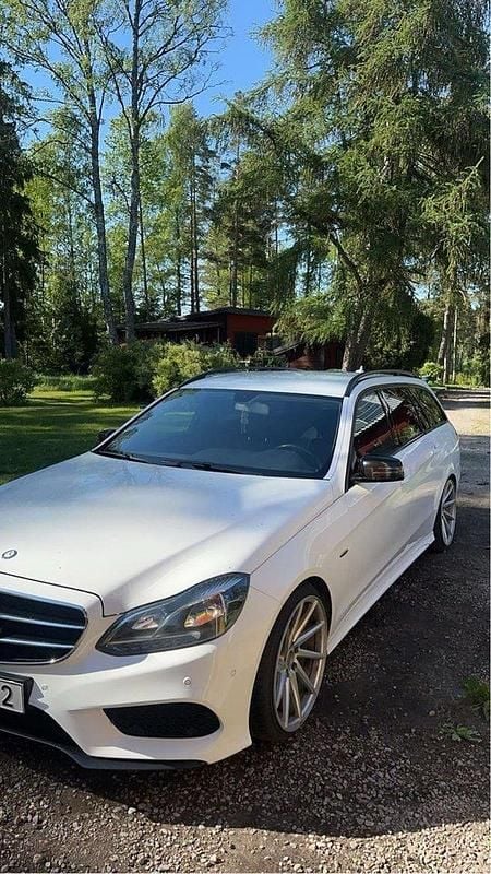 Vit Begagnad 2016 Mercedes E250 Avantgarde Kombi | 140 000 kr (Marknadspris) - Bild 1/4