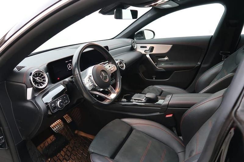 Begagnad Mercedes CLA200 Shooting Brake AMG line 163 HK (119 kW) 2020 Svart Kombi