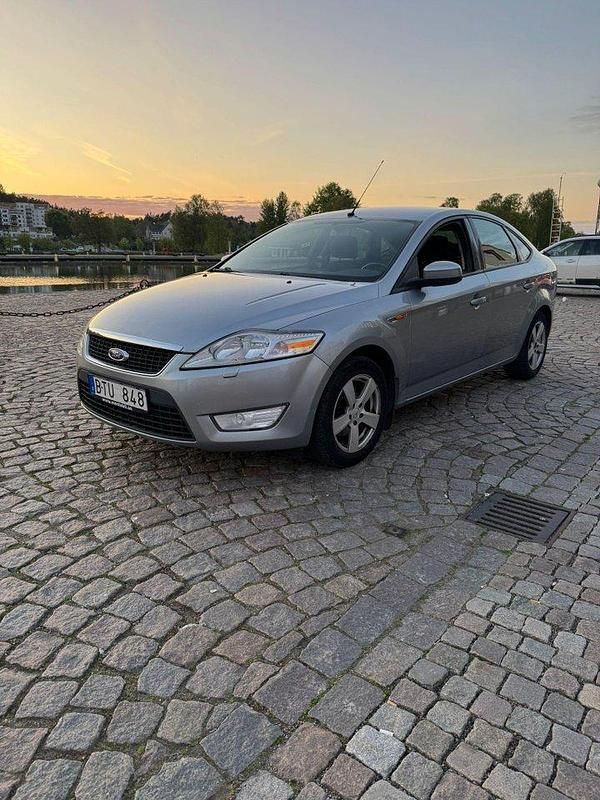 Grå Begagnad 2008 Ford Mondeo Halvkombi | 35 000 kr (Marknadspris) - Bild 1/4