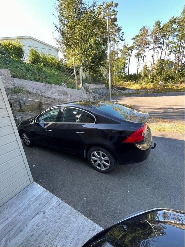 Svart Begagnad 2011 Volvo S60 Momentum Sedan | 72 000 kr (Bra pris) - Bild 1/4