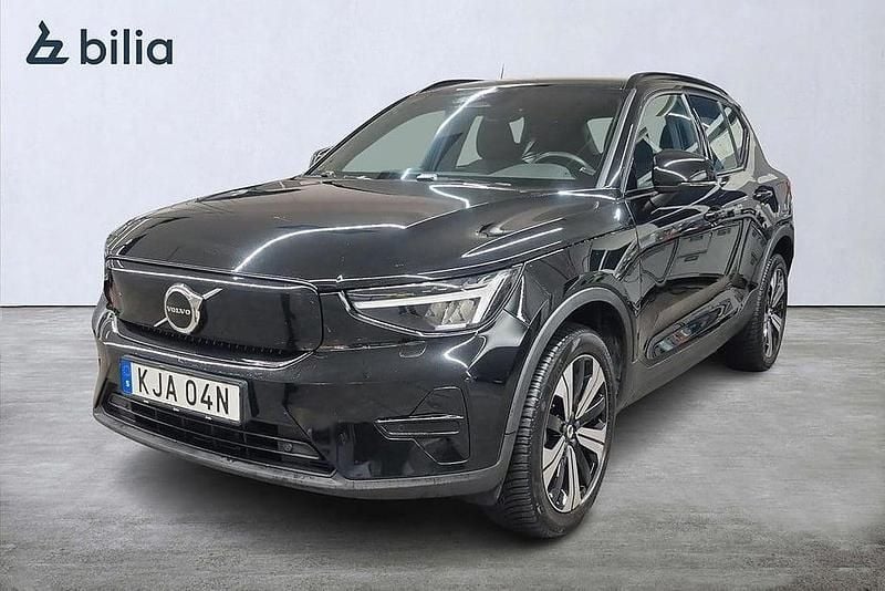 Svart Begagnad 2022 Volvo XC40 Core SUV | 329 900 kr - Bild 1/3