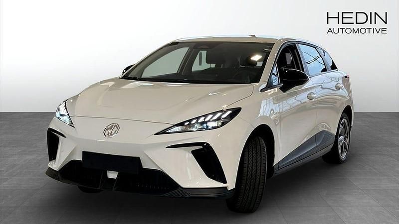 Vit Ny 2025 MG MG4 EV Halvkombi | 299 990 kr (Lite dyr) - Bild 1/4