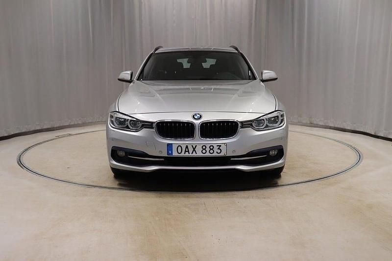 Begagnad BMW 318 Sport Line 150 HK (110 kW) 2016 Silver