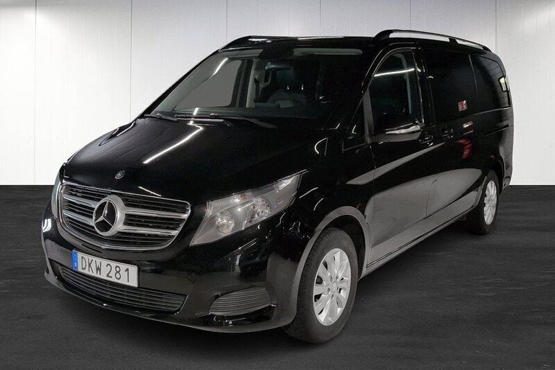 Svart Begagnad 2016 Mercedes V220 Minibuss | 349 000 kr (Marknadspris) - Bild 1/4