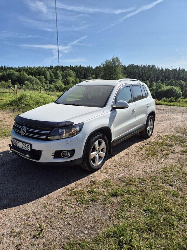 Vit Begagnad 2013 VW Tiguan SUV | 119 000 kr (Marknadspris) - Bild 1/4