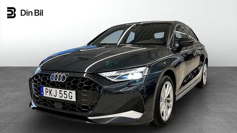 Grå Begagnad 2024 Audi A3 Sportback Advanced Plus Halvkombi | 319 000 kr (Lite dyr) - Bild 1/4