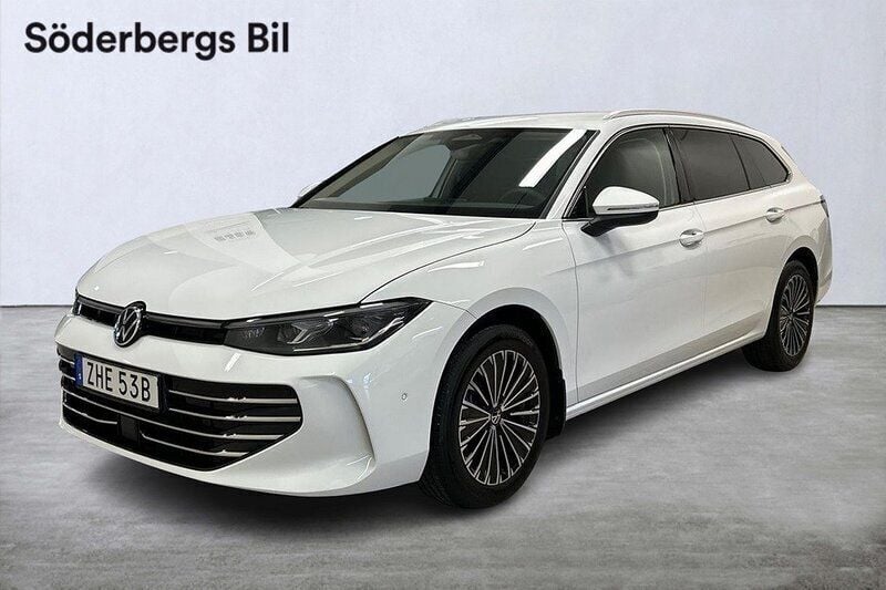 Vit Begagnad 2024 VW Passat Elegance Kombi | 409 000 kr (Dyr) - Bild 1/4