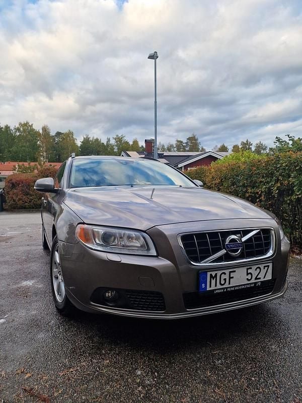 Begagnad 2012 Volvo V70 Kombi | 55 000 kr (Marknadspris) - Bild 1/4