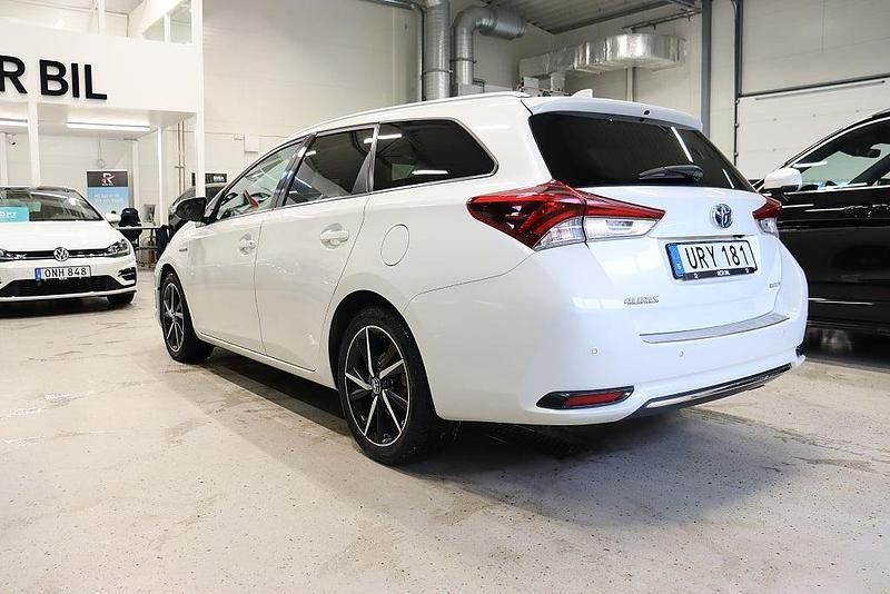 Begagnad Toyota Auris Touring Sports Comfort 136 HK (100 kW) 2018 Vit Kombi