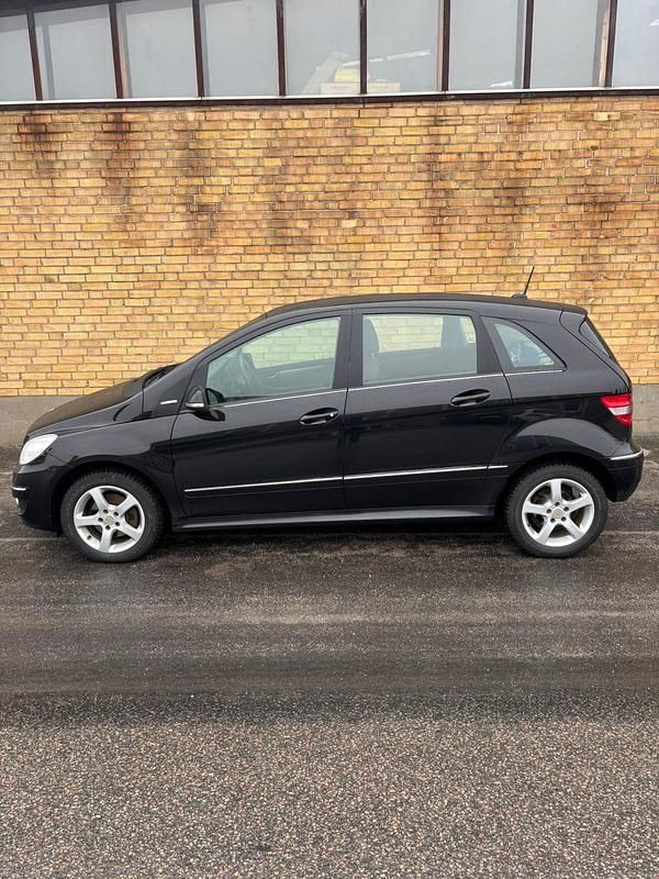 Begagnad Mercedes B180 116 HK (85 kW) 2011 Minibuss