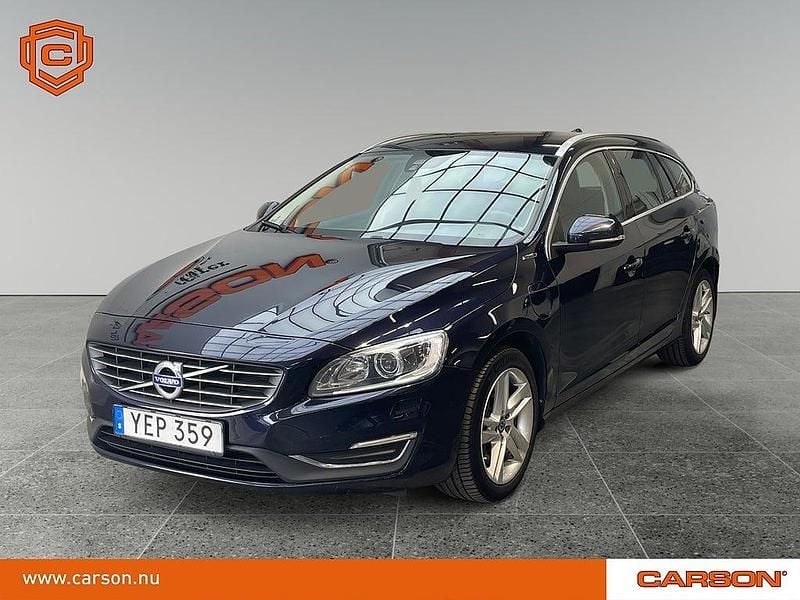 Mörkblå Begagnad 2016 Volvo V60 Summum Kombi | 177 900 kr (Marknadspris) - Bild 1/3