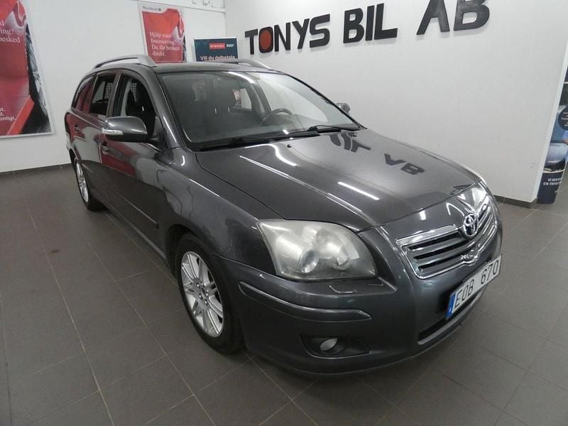 Grå Begagnad 2008 Toyota Avensis Kombi | 29 900 kr (Marknadspris) - Bild 1/4