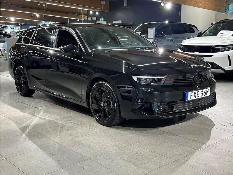 Svart Begagnad 2024 Opel Astra S Kombi | 249 900 kr (Lite dyr) - Bild 1/4