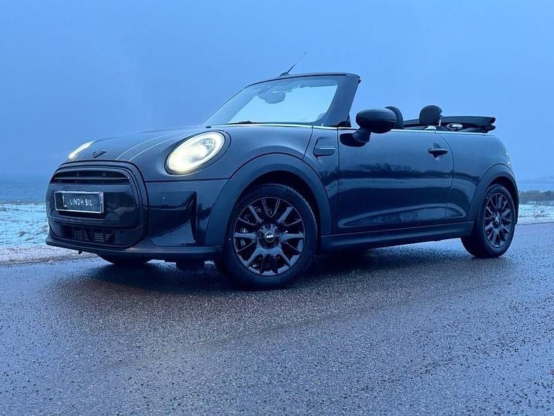 Begagnad Mini Cooper 136 HK (100 kW) 2023 Midnight schwarz metallic Halvkombi