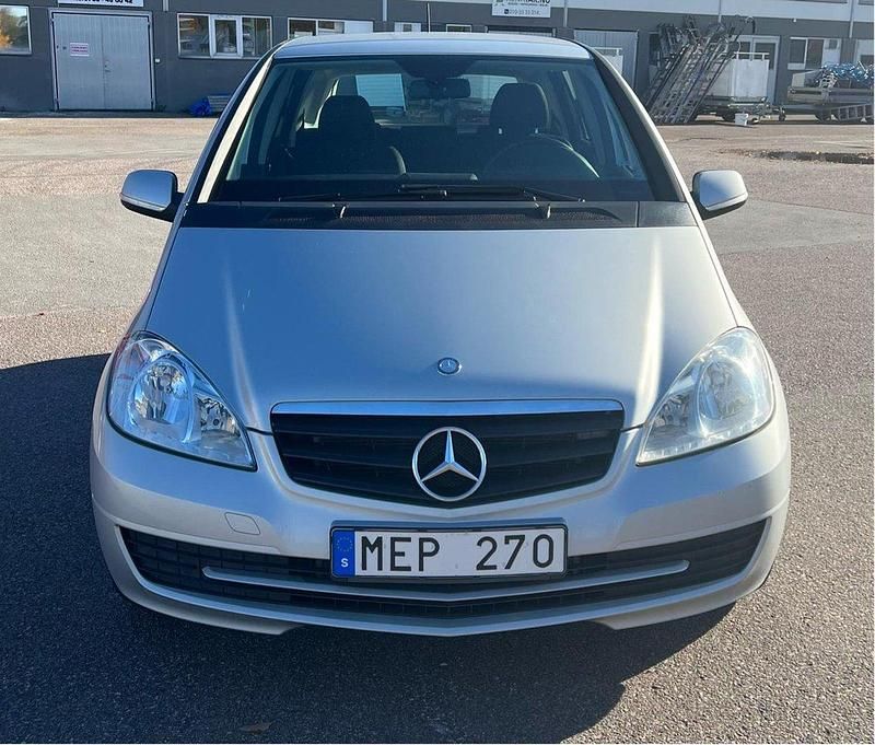 Silver Begagnad 2012 Mercedes A160 Classic Halvkombi | 30 000 kr (Bra pris) - Bild 1/4