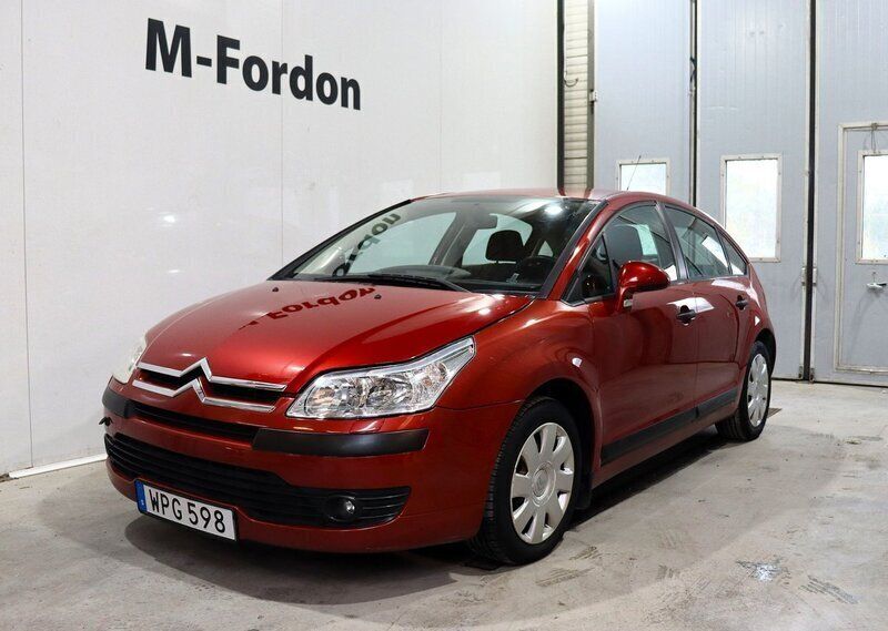 Ljusröd Begagnad 2005 Citroën C4 Halvkombi | 59 900 kr - Bild 1/4