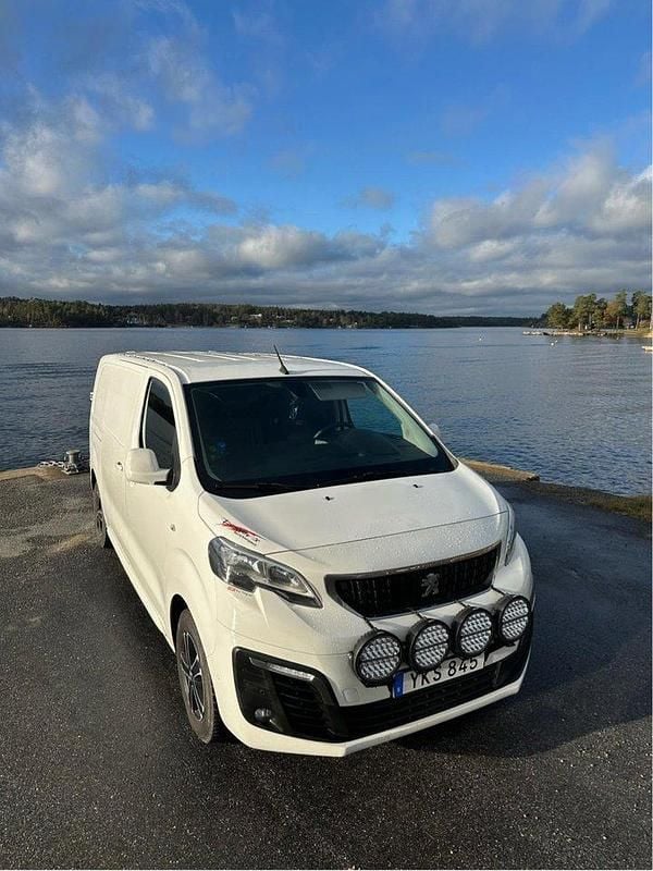 Vit Begagnad 2017 Peugeot Expert Van | 180 000 kr (Lite dyr) - Bild 1/4