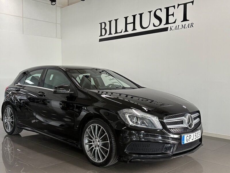 Svart Begagnad 2015 Mercedes A180 AMG line Halvkombi | 119 900 kr (Marknadspris) - Bild 1/4