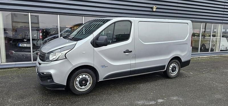 Grå Begagnad 2016 Fiat Talento Minibuss | 99 900 kr (Marknadspris) - Bild 1/4