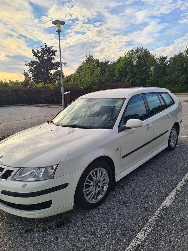 Vit Begagnad 2007 Saab 9-3 Kombi | 20 000 kr (Marknadspris) - Bild 1/4