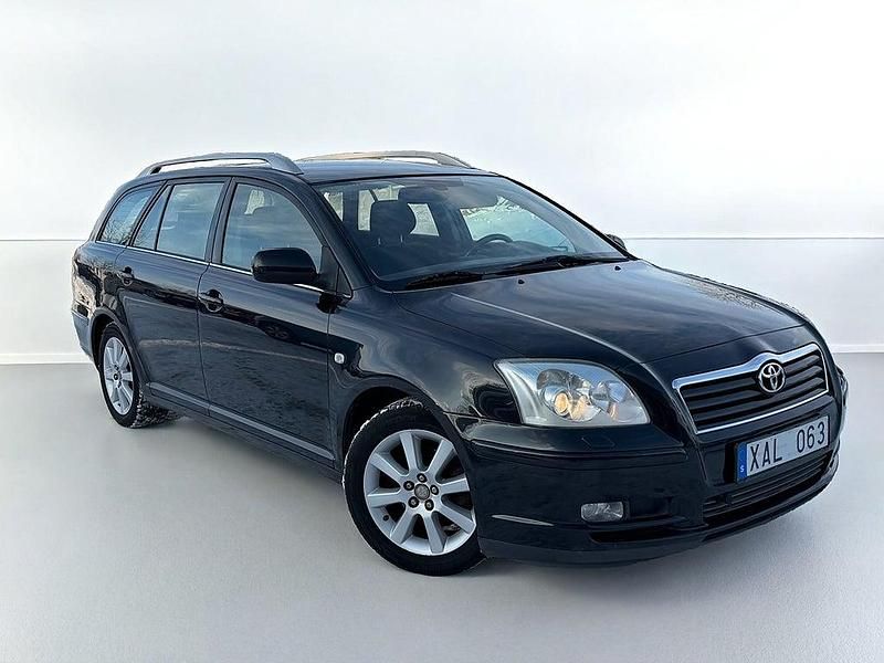 Svart Begagnad 2005 Toyota Avensis Kombi | 39 900 kr (Marknadspris) - Bild 1/4