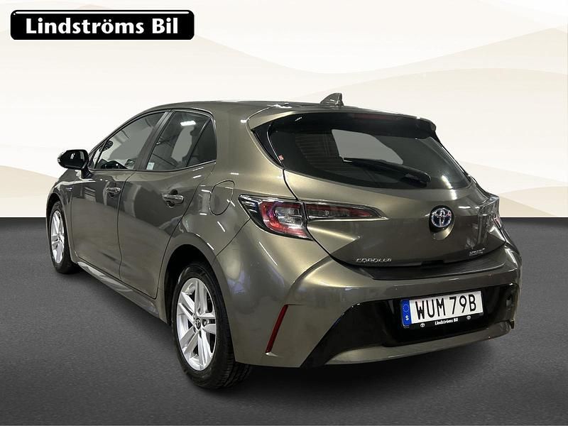 Begagnad Toyota Corolla Hybrid Active 124 HK (91 kW) 2019 Grön Halvkombi
