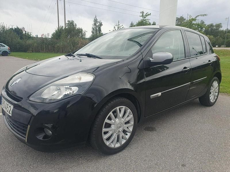 Svart Begagnad 2012 Renault Clio IV Halvkombi | 49 000 kr (Superpris) - Bild 1/4