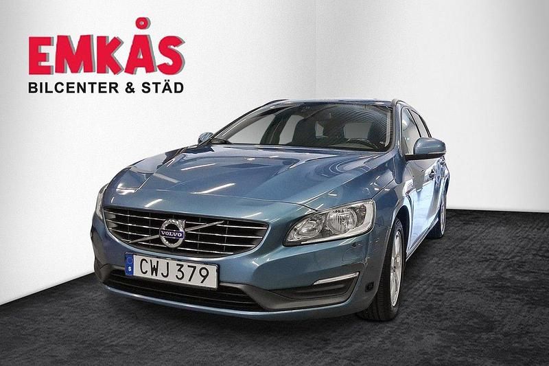 Blå Begagnad 2015 Volvo V60 Kinetic Kombi | 114 800 kr (Marknadspris) - Bild 1/4