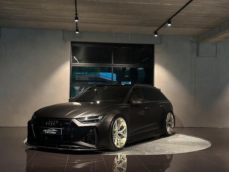 Begagnad 2023 Audi RS6 Kombi | 1 499 000 kr - Bild 1/4