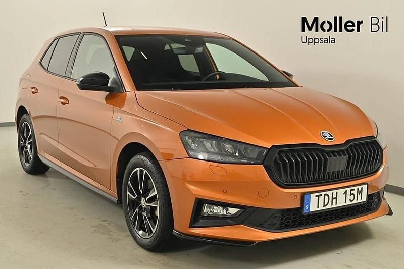 Phoenix orange metallic Begagnad 2024 Skoda Fabia Monte Carlo Halvkombi | 214 000 kr (Marknadspris) - Bild 1/3